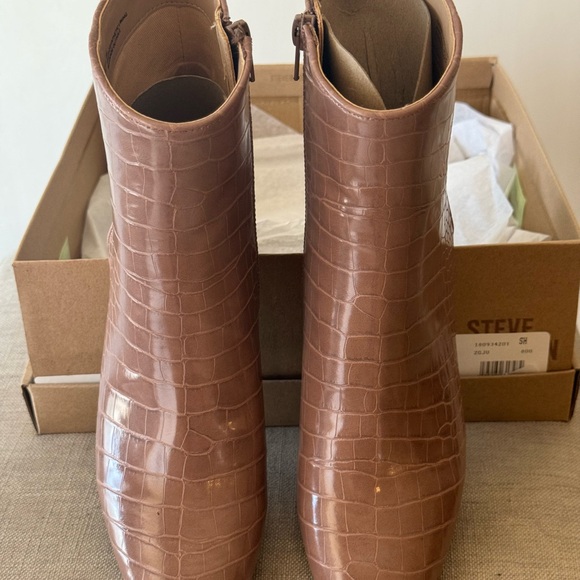 NIB Steve Madden "Darma" Crocodile Embossed Blush Tan Ankle Bootie Size 8 - Picture 5 of 16